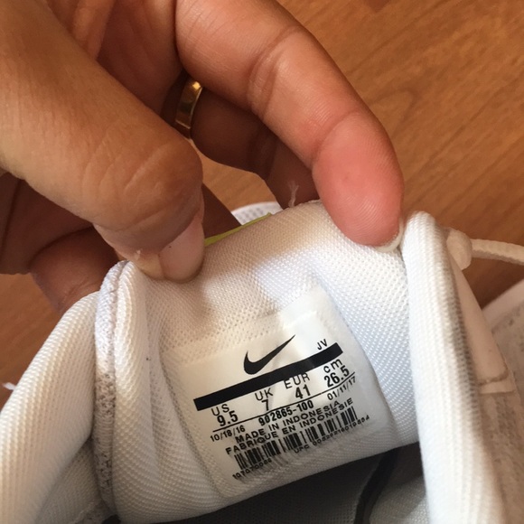 Nike Shoes - Picture 4 of 4